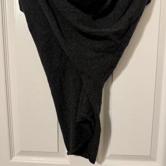 Vince 100% Cashmere Top Size XS Twist Wrap Open Back Gray Sweater Blouse - Picture 3 of 6